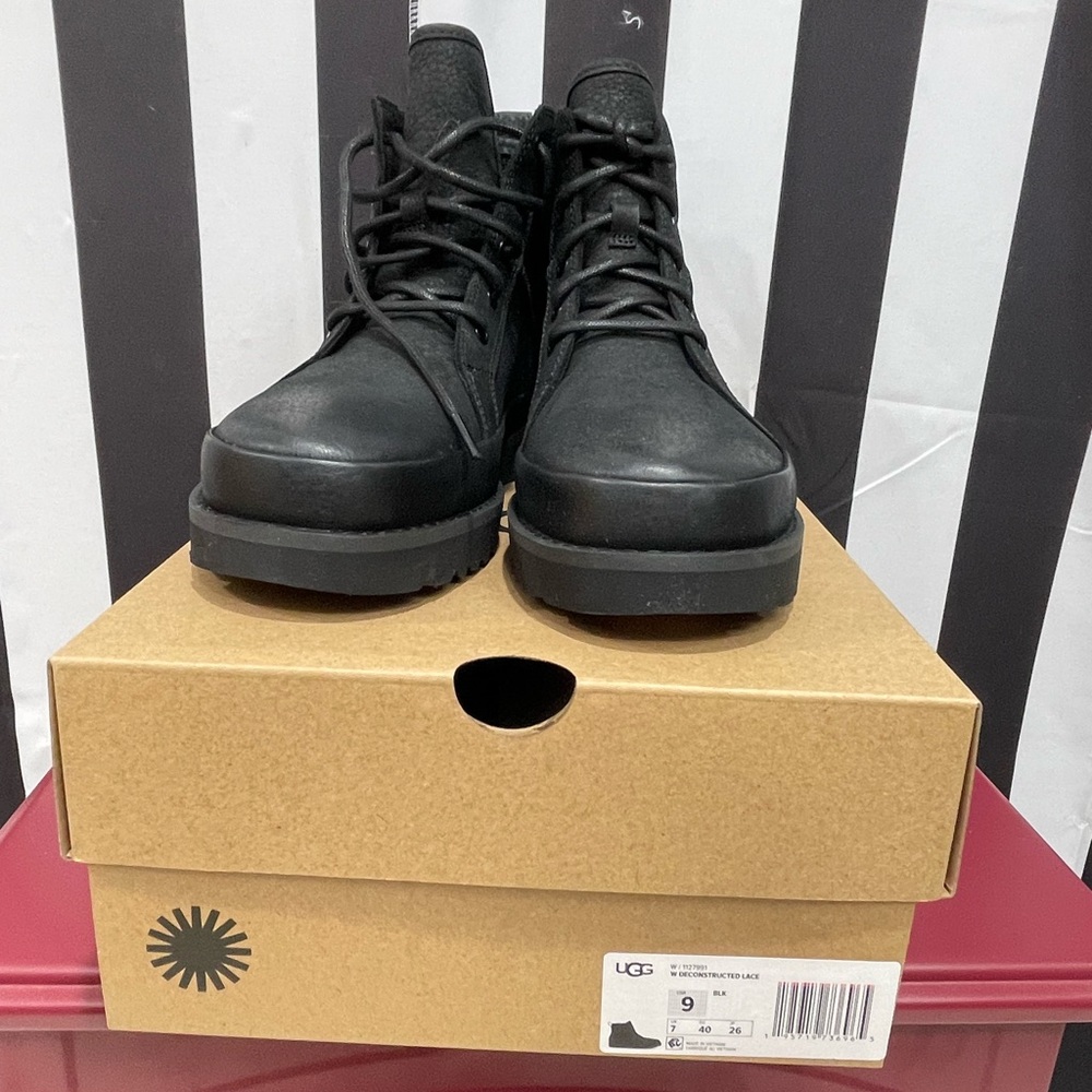 Ugg Ladies Deconstructed Lace Boots Sz 10
